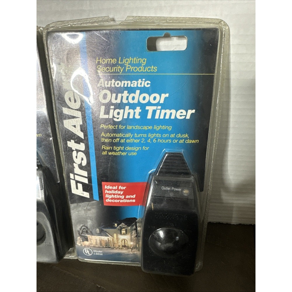 First Alert Automatic Outdoor Light Timer Model LS656 - Picture 2 of 7